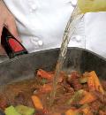 Фото приготовления рецепта: Марокканское рагу с колбасками, шаг №5