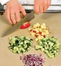 Фото приготовления рецепта: Салат со свекольной ботвой, шаг №2