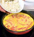 Фото приготовления рецепта: Фриттата с сыром и сладким перцем, шаг №3