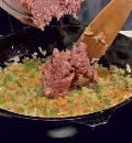 Фото приготовления рецепта: Мясная запеканка с картофелем и овощами, шаг №1