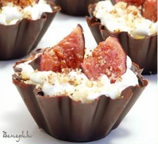 Рецепт Шоколадные тарталетки со взбитыми сливками и медовым инжиром "Искушение"