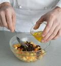 Фото приготовления рецепта: Блины с начинкой из яблок и тыквы с изюмом , шаг №3