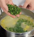 Фото приготовления рецепта: Суп из молодого картофеля с укропом, шаг №3