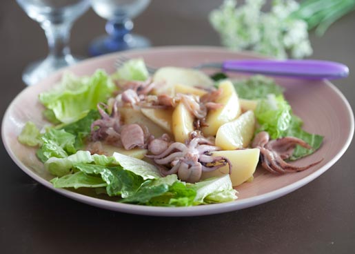Рецепт Салат из мини-осьминогов с картошкой