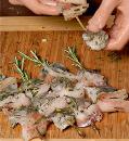 Фото приготовления рецепта: Шашлыки из рыбы с креветками, шаг №3