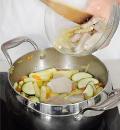 Фото приготовления рецепта: Рагу из трески с овощами, шаг №3