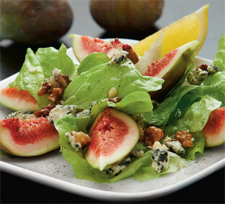 Рецепт Зеленый салат с инжиром, горгонзолой и грецкими орехами