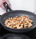 Фото приготовления рецепта: Рагу из семги с картофелем, шаг №2