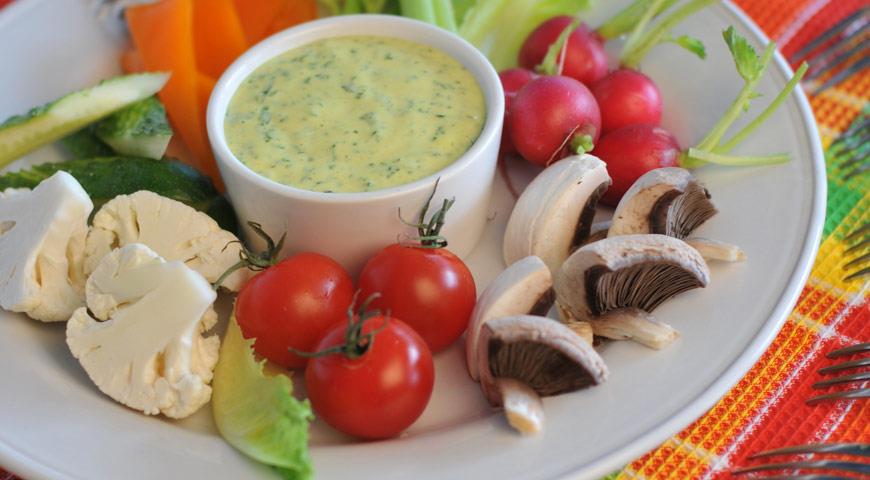 Рецепт Овощная тарелка с зеленым домашним майонезом
