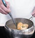 Фото приготовления рецепта: Рагу из семги с картофелем, шаг №4