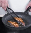 Фото приготовления рецепта: Рагу из семги с картофелем, шаг №5