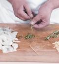 Фото приготовления рецепта: Рагу из индейки с зеленой фасолью, шаг №2