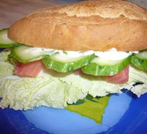 Сэндвич с семгой с соусом из эстрагона