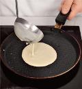 Фото приготовления рецепта: Сладкая паста из фасоли на блинчиках, шаг №3