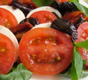 Капрезе с помидорами черри: легкий и вкусный рецепт