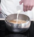 Фото приготовления рецепта: Нежный суп из цветной капусты, шаг №3