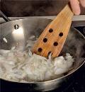 Фото приготовления рецепта: Телятина, фаршированная картофелем и луком, шаг №1