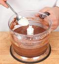 Фото приготовления рецепта: Шоколадный смузи с бананом и кокосовым молоком, шаг №3