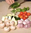 Фото приготовления рецепта: Шашлыки из курицы с овощами, шаг №3