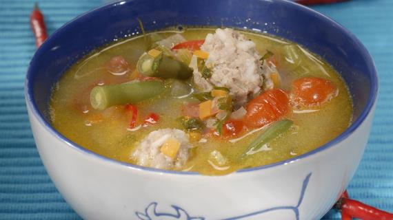 Суп с фрикадельками по-испански