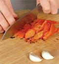 Фото приготовления рецепта: Булочки с рикоттой и сладким красным перцем, шаг №4