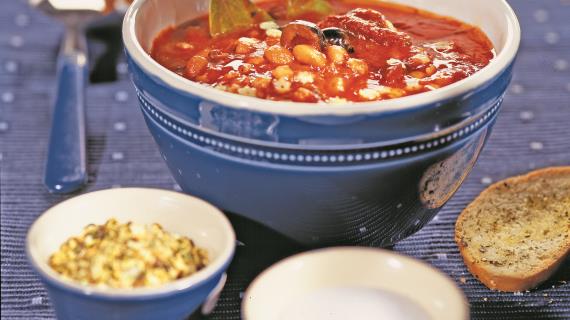 Тосканский суп с фасолью и макаронами