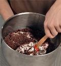 Фото приготовления рецепта: Шоколадные макаруны, шаг №4