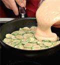 Фото приготовления рецепта: Картофельная тортилья, шаг №3