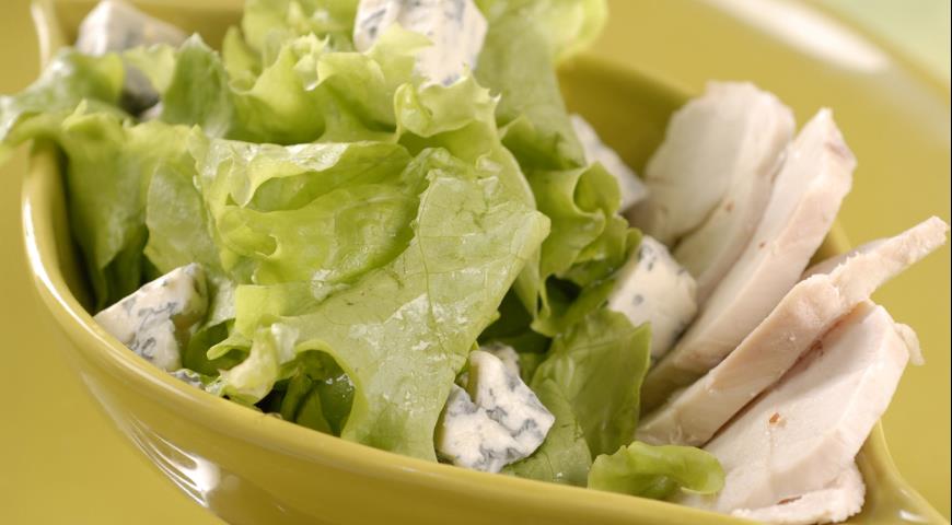Рецепт Зеленый салат с курицей и голубым сыром