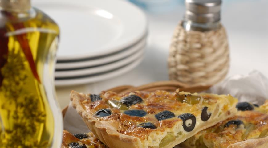 Рецепт Киш со сладким перцем и маслинами