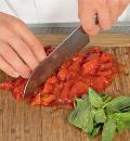 Фото приготовления рецепта: Сибас в остром томатном соусе, шаг №2