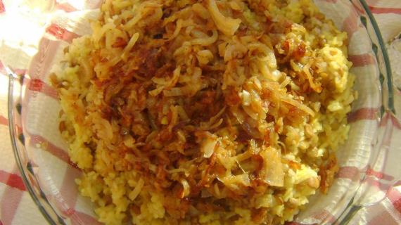 Мжаддара, рис с чечевицей и жаренным луком