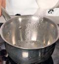 Фото приготовления рецепта: Ростбиф в карамели с пикантным соусом, шаг №2