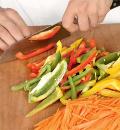 Фото приготовления рецепта: Лечо с морковью на зиму, шаг №1