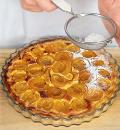 Фото приготовления рецепта: Пирог с абрикосами и миндальным кремом, шаг №6