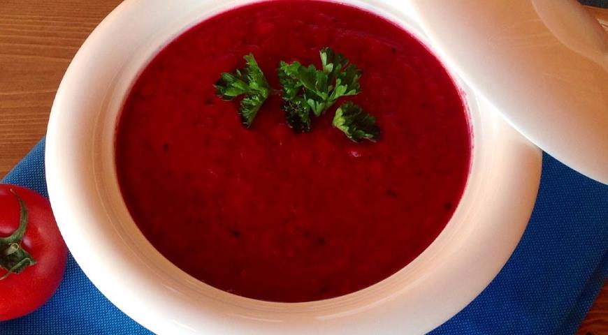 Суп-пюре с турецким гороховый нутом, свеклой и томатами