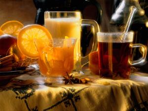  Горячие алкогольные напитки  — грог, белый глинтвейн, яблочный пунш, айриш-кофе, горячее пиво