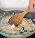 Фото приготовления рецепта: Пирожки с квашеной капустой и яйцами, шаг №3