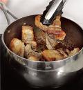 Фото приготовления рецепта: Чичаррон, жареная свинина на коже, шаг №3