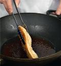 Фото приготовления рецепта: Чебуреки с бараниной, шаг №4
