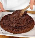 Фото приготовления рецепта: Торт из черного шоколада, шаг №5