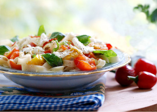 Рецепт Спагетти с помидорами и моцареллой
