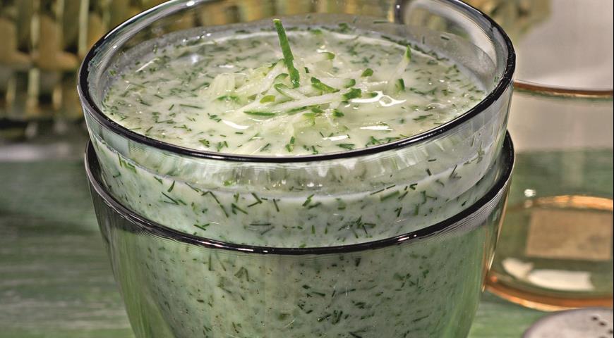Рецепт Холодный суп из огурцов с копченой салакой