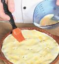 Фото приготовления рецепта: Самый простой картофельный пирог , шаг №3
