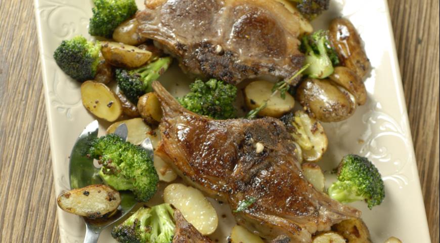 Рецепт Бараньи ребрышки с картофелем и брокколи