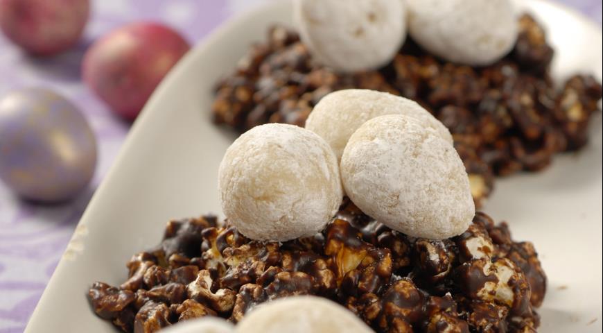 Рецепт Шоколадные гнезда с марципановыми яичками
