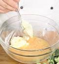 Фото приготовления рецепта: Брокколи в кляре на сковороде, шаг №1