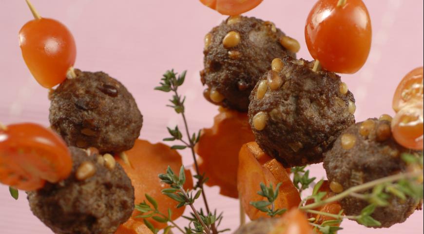 Рецепт Мясные шарики с кедровыми орешками