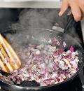 Фото приготовления рецепта: Фасолиа плаки - рагу из белой фасоли, шаг №2