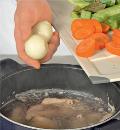 Фото приготовления рецепта: Куриный суп с клецками, шаг №2